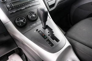 Хетчбэк Toyota Auris 2011 года, 999000 рублей, Красноярск