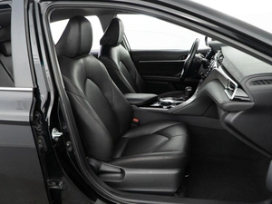 Седан Toyota Camry 2020 года, 2299050 рублей, Москва