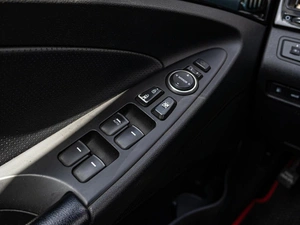 Седан Hyundai Sonata 2012 года, 999000 рублей, Краснодар