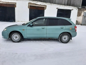 Хетчбэк Mazda 323 2002 года, 191000 рублей, Красноярск