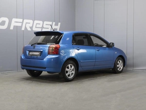 Хетчбэк Toyota Corolla 2004 года, 610000 рублей, Омск