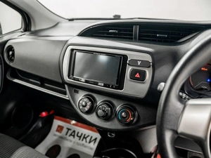 Хетчбэк Toyota Vitz 2015 года, 950000 рублей, Красноярск