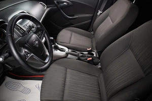 Хетчбэк Opel Astra 2012 года, 699000 рублей, Оренбург