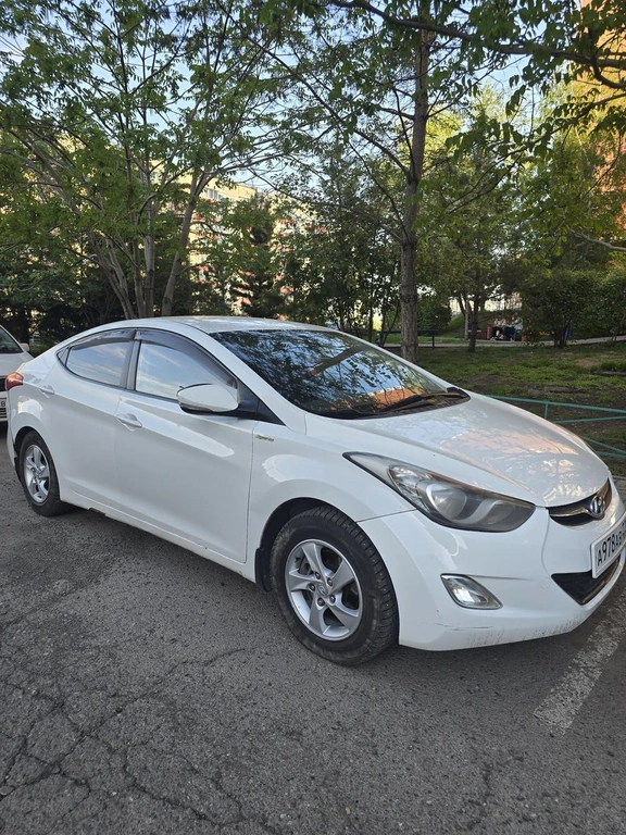 Седан Hyundai Avante 2011 года, 550000 рублей, Красноярск