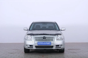 Седан Toyota Avensis 2004 года, 749000 рублей, Омск