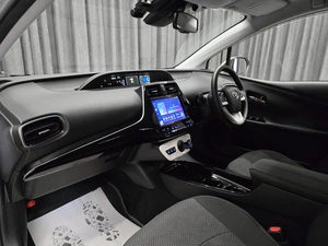 Лифтбек Toyota Prius 2018 года, 1750000 рублей, Красноярск