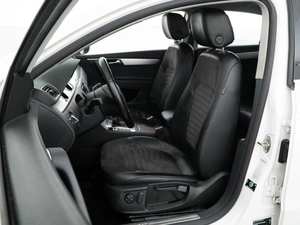 Седан Volkswagen Passat 2012 года, 1350050 рублей, Москва