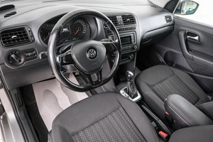 Седан Volkswagen Polo 2017 года, 999000 рублей, Красноярск