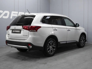 Внедорожник Mitsubishi Outlander 2015 года, 2330000 рублей, Омск