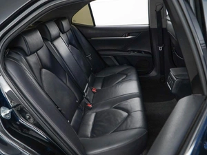 Седан Toyota Camry 2020 года, 2890000 рублей, Москва