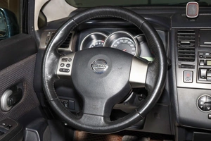 Хетчбэк Nissan Tiida 2011 года, 819000 рублей, Новосибирск