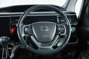 Минивэн Honda Stepwgn Spada 2017 года, 1999000 рублей, Новосибирск