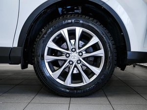 Внедорожник Toyota RAV4 2016 года, 2350000 рублей, Красноярск