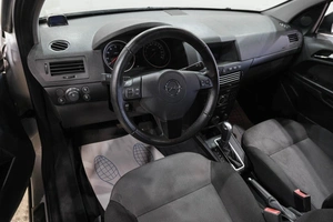 Седан Opel Astra 2010 года, 749000 рублей, Новокузнецк