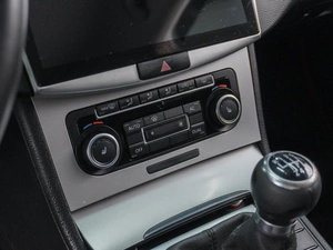 Седан Volkswagen Passat 2011 года, 1069000 рублей, Сургут