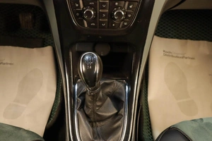 Седан Opel Astra 2012 года, 759000 рублей, Челябинск