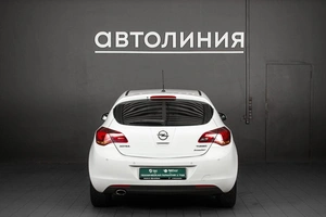 Хетчбэк Opel Astra 2010 года, 635000 рублей, Красноярск