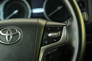 Внедорожник Toyota Land Cruiser 2017 года, 6489000 рублей, Омск