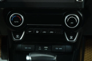 Седан Kia Rio 2019 года, 1379000 рублей, Омск