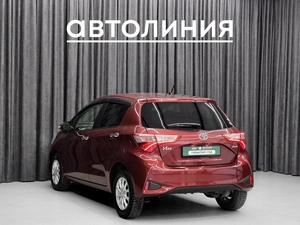 Хетчбэк Toyota Vitz 2019 года, 1149000 рублей, Красноярск