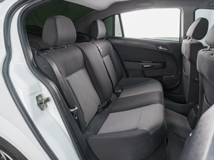 Седан Opel Astra 2011 года, 629000 рублей, Сургут