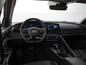 Седан Hyundai Elantra 2023 года, 1987077 рублей, Москва