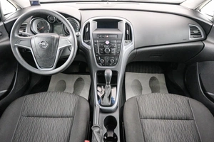 Хетчбэк Opel Astra 2014 года, 749000 рублей, Красноярск