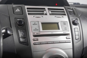 Хетчбэк Toyota Yaris 2006 года, 579000 рублей, Томск