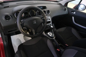 Хетчбэк Peugeot 308 2010 года, 589000 рублей, Омск