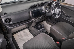 Хетчбэк Toyota Vitz 2017 года, 1279000 рублей, Томск