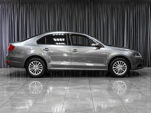 Седан Volkswagen Jetta 2013 года, 1049000 рублей, Тюмень