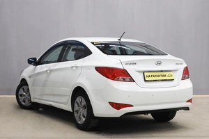 Седан Hyundai Solaris 2015 года, 1169000 рублей, Новосибирск