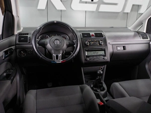 Минивэн Volkswagen Touran 2011 года, 869000 рублей, Тюмень