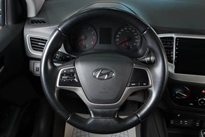 Седан Hyundai Solaris 2017 года, 1359000 рублей, Тюмень