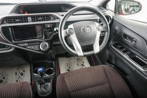 Хетчбэк Toyota Aqua 2015 года, 999000 рублей, Красноярск