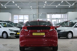 Хетчбэк Honda Civic 2013 года, 1329000 рублей, Омск