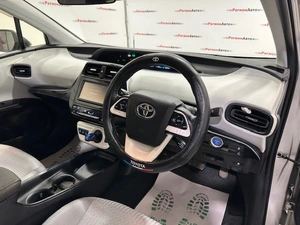 Лифтбек Toyota Prius 2016 года, 1295000 рублей, Красноярск