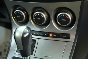 Седан Mazda 3 2011 года, 969000 рублей, Омск