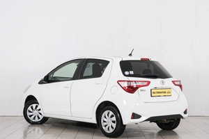 Хетчбэк Toyota Vitz 2019 года, 949000 рублей, Красноярск