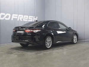 Седан Toyota Camry 2019 года, 2450000 рублей, Омск