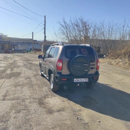 Внедорожник Chevrolet Niva 2014 года, 448000 рублей, Красноярск