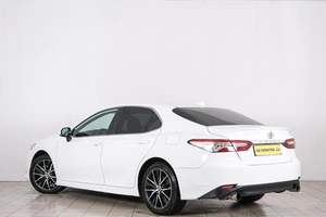 Седан Toyota Camry 2021 года, 2799000 рублей, Красноярск