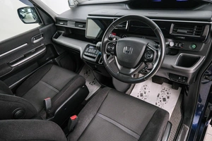 Минивэн Honda Stepwgn Spada 2018 года, 2239000 рублей, Красноярск