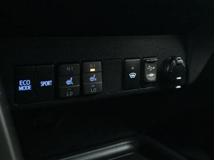 Внедорожник Toyota RAV4 2017 года, 2440000 рублей, Омск
