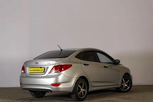 Седан Hyundai Solaris 2013 года, 989000 рублей, Тюмень