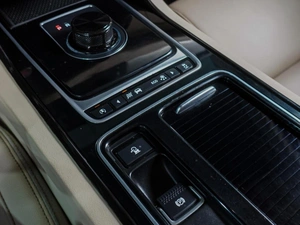 Седан Jaguar XF 2016 года, 1999999 рублей, Воронеж