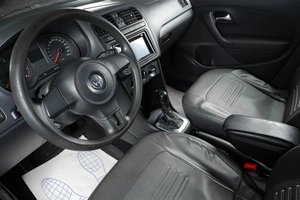 Седан Volkswagen Polo 2011 года, 899000 рублей, Тюмень