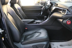 Седан Toyota Camry 2018 года, 2399000 рублей, Омск