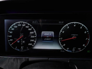 Седан Mercedes-benz E-класс 2017 года, 2709000 рублей, Красный Пахарь