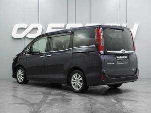 Минивэн Toyota Esquire 2016 года, 1799000 рублей, Воронеж